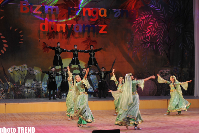 Детская праздничная шоу-программа на центральной сцене Баку