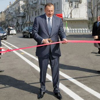 Azerbaijan President opens park bulvar trade and rest center