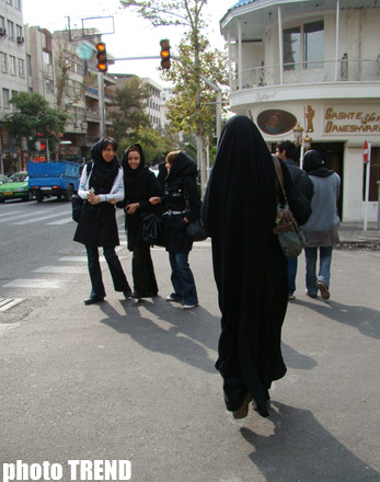 İranda ailə qurmamış ali təhsilli qızların sayı üç dəfə artıb