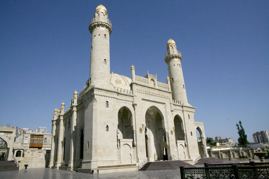 В Азербайджане управление мечетями должно осуществляться в рамках единой структуры - глава Госкомитета