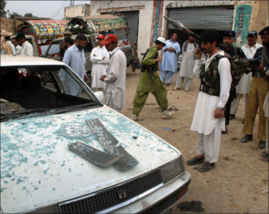 Police officer killed, 4 injured in bomb blast in Peshawar, Pakistan