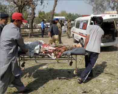 Former Pakistani PM visits blast victims in Peshawar