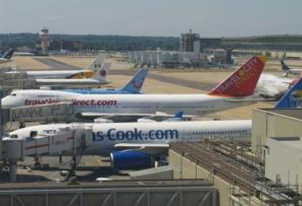 В аэропорту Лондона столкнулись два пассажирских самолета