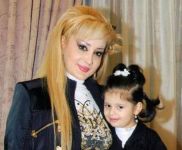 Дочь народной артистки Азербайджана Малейки Асадовой требует у матери купить ей брата