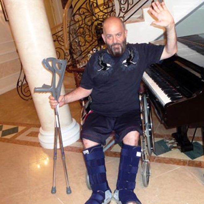 Михаил Шуфутинский оказался в инвалидной коляске