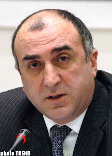 Azerbaijani FM receives Iranian minister
