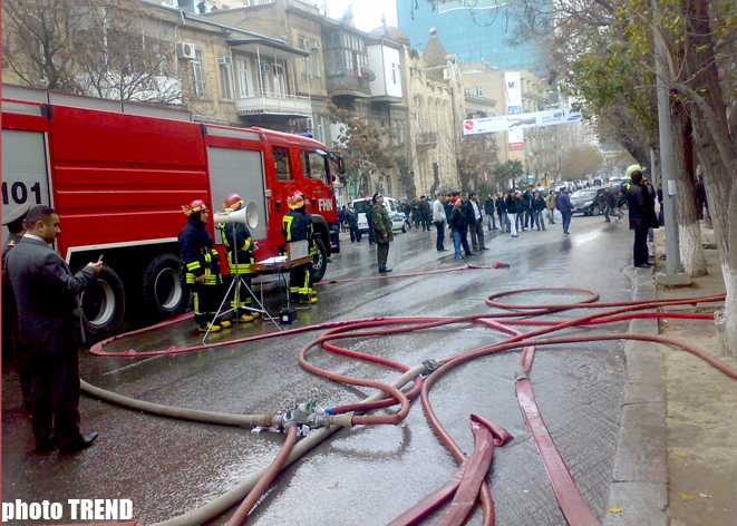 В столице Азербайджана из-за пожара эвакуировано 23 человека