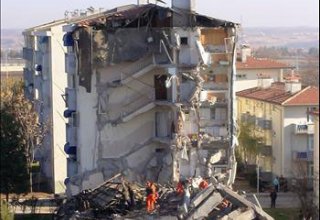 Qırğızıstanda mədrəsə binası dağılıb, 56 nəfər xəsarət alıb