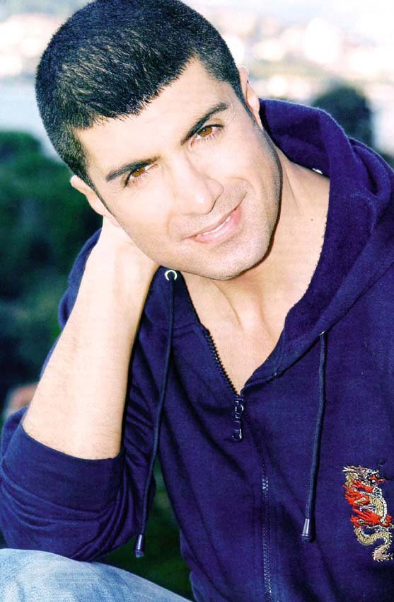 Известный турецкий певец и актер Озджан Дениз будет в Баку всего один день