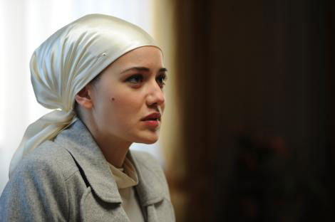 Актриса Фахрие Евджен из турецкого сериала "Листопад" наденет хиджаб (фотосессия)