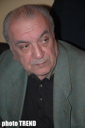 Роман азербайджанского писателя Эльхана Ханализаде привлек внимание профессионалов (фотосессия)