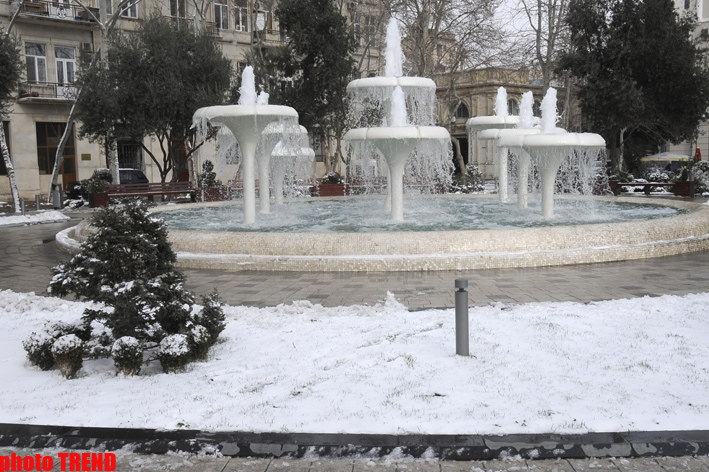 Snowfall in Baku (PHOTOSESSION)