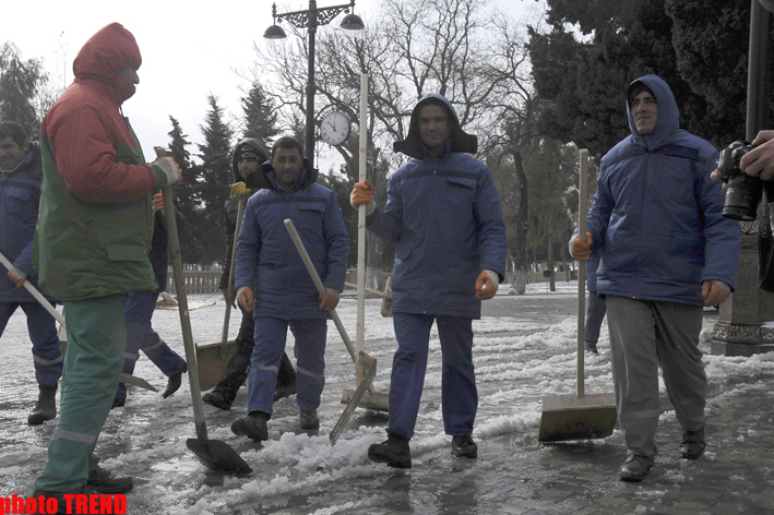 Snowfall in Baku (PHOTOSESSION)