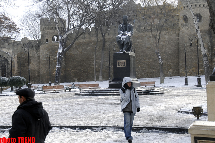 Snowfall in Baku (PHOTOSESSION)