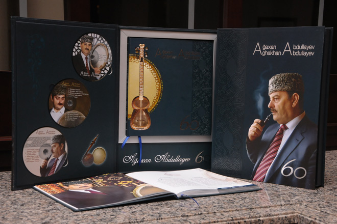 Фонд Гейдара Алиева издал музыкальный альбом народного артиста Азербайджана Агахана Абдуллаева (ФОТО)