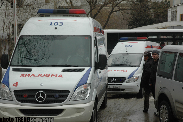 В Баку автомобиль сбил двух сотрудников МНБ Азербайджана