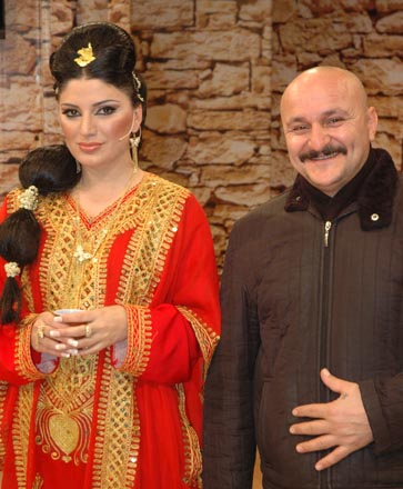 Певица Алмаз Алексерова и журналист выиграли за пять манатов ценный приз в 500 манатов (фотосессия)