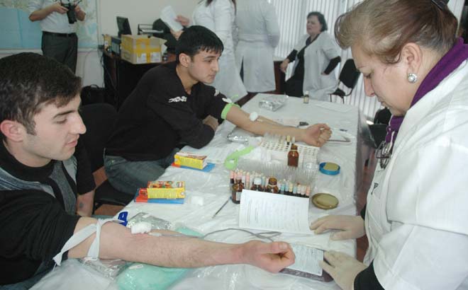 В компании "Avromed" проходит благотворительная акция по сдаче крови (фотосессия)