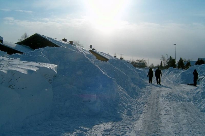 В Грузии снегопад осложнил передвижение по автодорогам страны