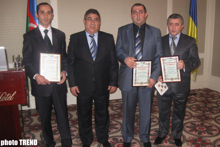 Конгресс азербайджанцев Украины вручил почетный диплом АМИ Trend за активную роль в пропаганде правды об армянском вандализме (ФОТО)