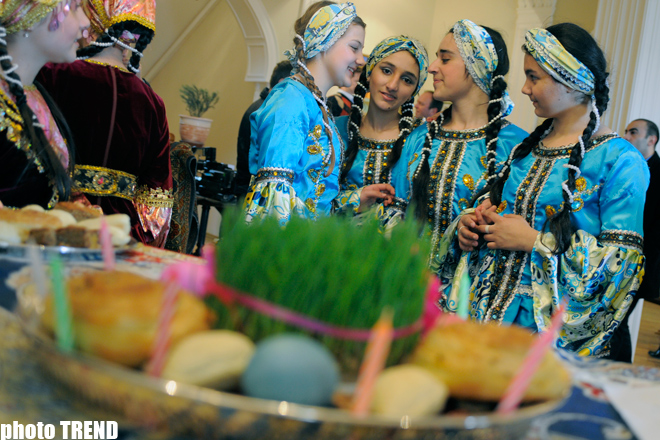 Звезды азербайджанской эстрады отметили праздник Новруз в Донецке