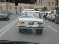 Агсаккал-автош с советскими номерами на улицах Баку (фотосессия)