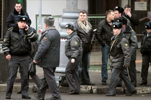 Female suicide bombers blamed in Moscow subway attacks