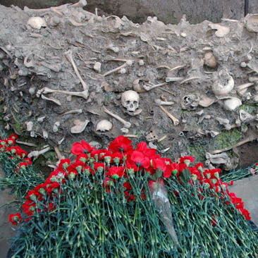 Azersun Holding representatives visit mass grave in Azerbaijani town Guba