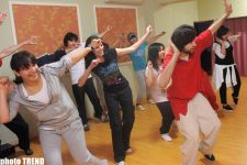 Первые уроки в бакинском "Unidance" даст танцор, работавший с Димой Биланом (фотосессия)