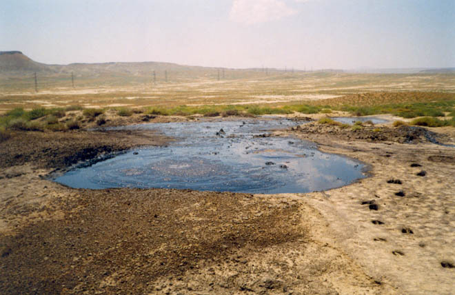 AMEA: Palçıq vulkanı olan sahələrdə neft-qaz yığınları var