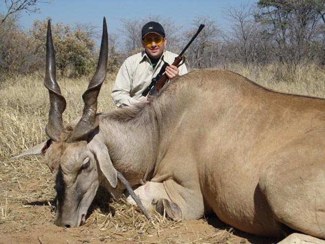 Сын Роберта Кочаряна за 5000 евро уничтожает африканских зверей (фотосессия)