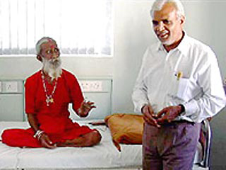Индийские военные врачи изучают организм 82-летнего йога, который не ест и не пьет