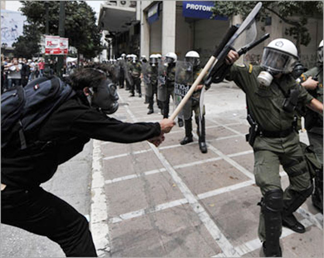 Полиция задержала 29 человек на школьном параде в Афинах