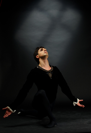 Признанный в Европе азербайджанский танцор балета выступил в Риге с мировыми звездами