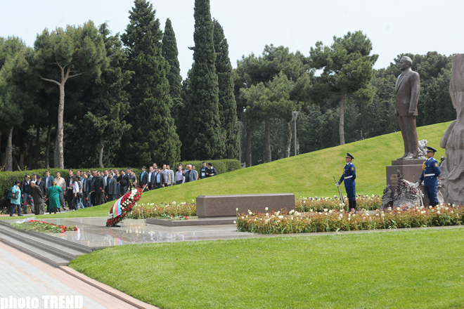 Общественность Азербайджана отмечает 87-ю годовщину со дня рождения Общенационального лидера Гейдара Алиева  - ФОТОСЕССИЯ (ДОПОЛНЕНО)