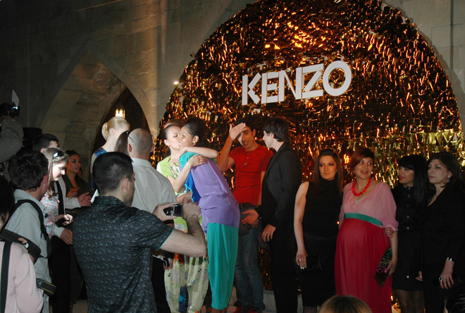 KENZO представил в Баку весенне-летнюю коллекцию известного дизайнера Antonio Marras (фотосессия)