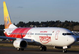 Air India uçağı Bakü'de acil iniş yaptı