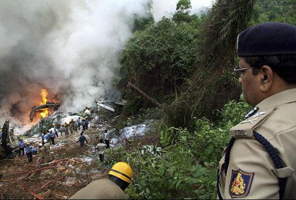 10 killed in plane crash in northern India