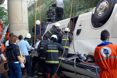 Bus overturns in Turkey leaving 59 injured