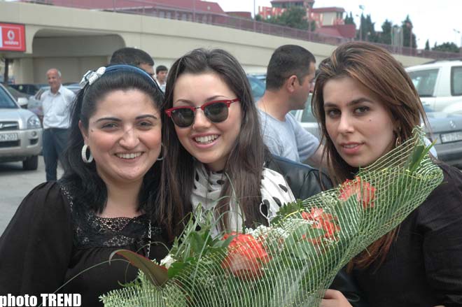 Сафура вернулась в Баку: "Если бы голосование проходило предельно честно, мы должны были бы занять первое место" (фотосессия)