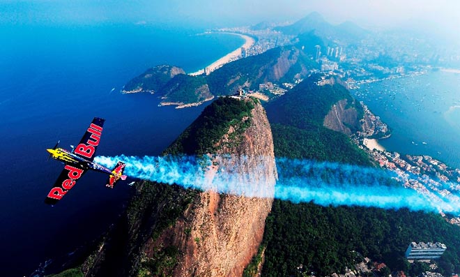 Воздушные соревнования на приз Red Bull в Нью-Йорке и Рио-де-Жанейро (фотосессия)