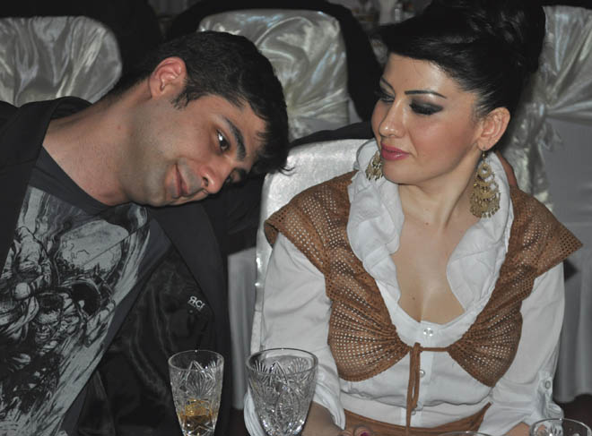 Прикол-тайм! Телеведущий Турал Асадов и танцовщица Фатима "съели друг друга" (фотосессия)