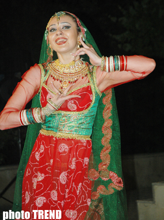 Индийская мимика танцовщицы и гинеколога Оксаны Расуловой (фотосессия)