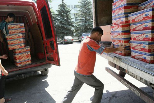 Uzbekistan collects humanitarian aid for Kyrgyz refugees