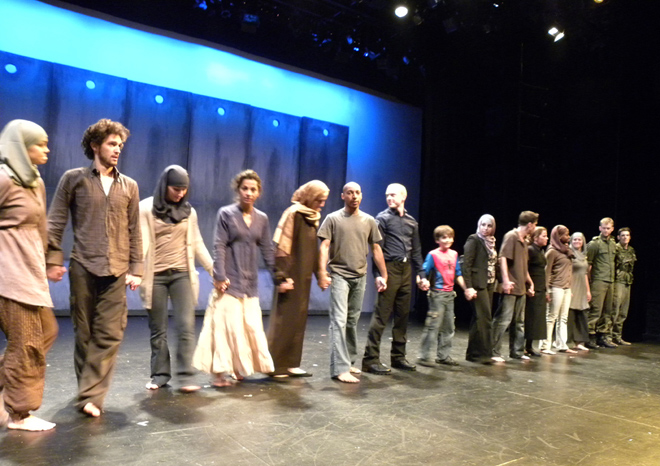 Юный азербайджанец исполнил две заглавные роли в спектакле на нью-йоркской сцене (фотосессия)