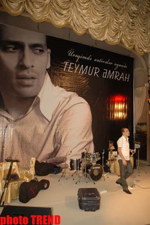 Певец Теймур Амрах взял обратно свои слова "Мир праху азербайджанского искусства" (фотосессия)