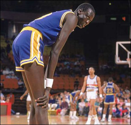 Скончался самый высокий баскетболист в истории НБА