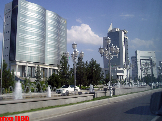 Participants of "Silk Road 2010" int'l rally arrive in Ashgabat