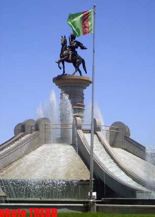 По случаю Дня Флага в Туркменистане 20 февраля объявлено нерабочим днем