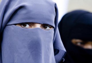 Danimarkada niqab qadağan edilir - Cərimə 1340 avro